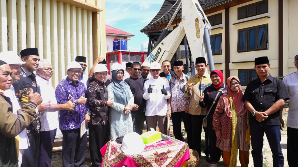 Wawako Ibnu Asis, Letakkan Batu Pertama Pembangunan Tempat Wudhu Masjid di SMKN 1 Bukittinggi